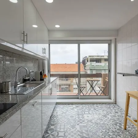 Trindade Sunny Downtown With Balcony & Ac Appartement *