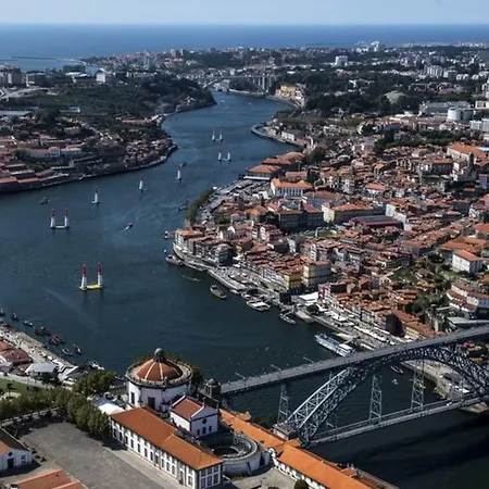 Trindade Sunny Downtown With Balcony & Ac * Porto
