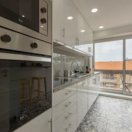 Trindade Sunny Downtown With Balcony & Ac Porto